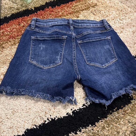 NWOT KanCan Blue Jean Shorts MEDIUM Flayed hem line Distressed - Picture 3 of 15